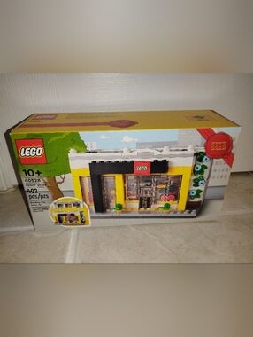 Brand New LEGO Store Building Set #40528